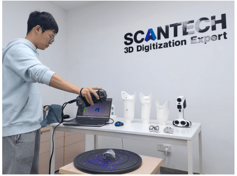 3D scan a knee prothesis implant